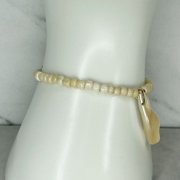 Shell Charm Beaded Stretch Bracelet - Picture 7 of 8